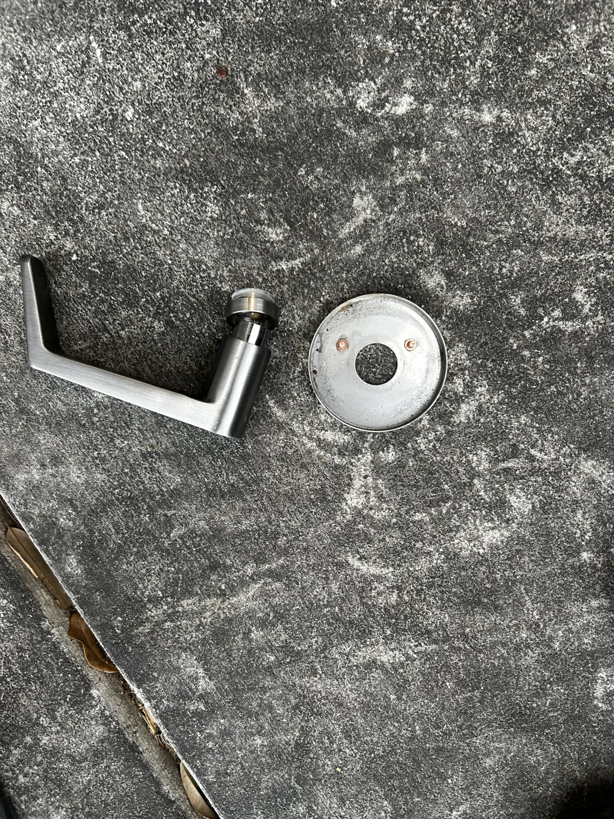 house keys and lock cylinders prepared for household access, real company service photo 2