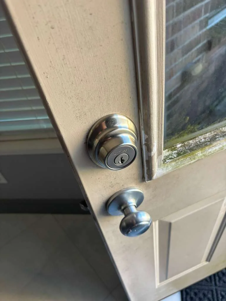 exterior home locks checked after buying a house, real company service photo 4